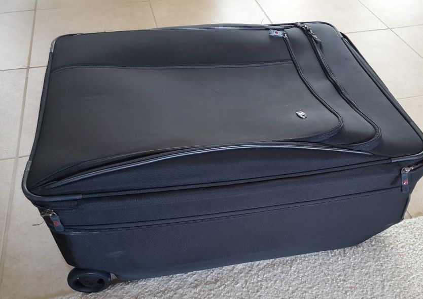 Victorinox Werks 27 Upright Suitcase