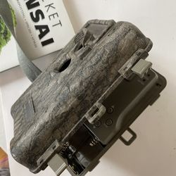 Moultrie hunting trail camera mag 12646 Works great just need a new battery 