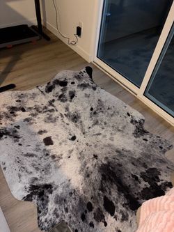 Black & White Faux Cowhide Rug – Excellent Condition