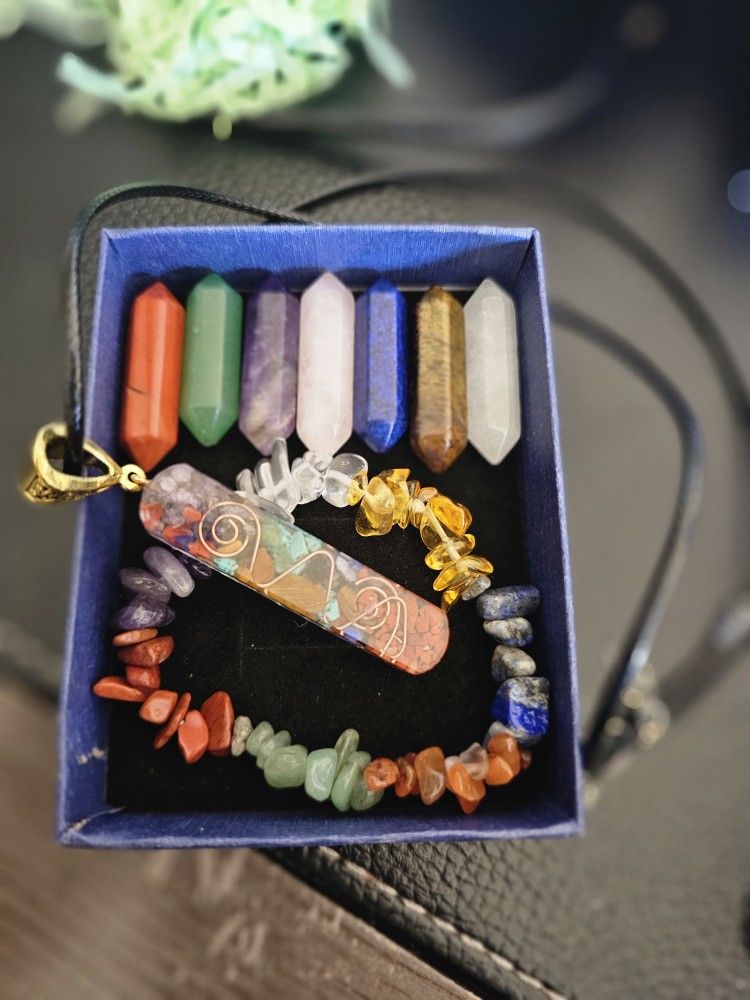 Squartz Stones With Necklace And Bracelet