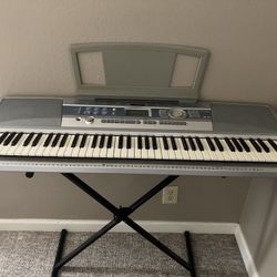 Yamaha Portable Grand Piano DGX-200