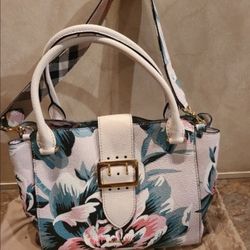 Brand New Burberry Tote Hand Bag Women’s With Tags 