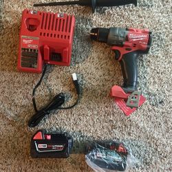 Milwaukee M18 Fuel Driver/drill W 5ah Battery Kit 