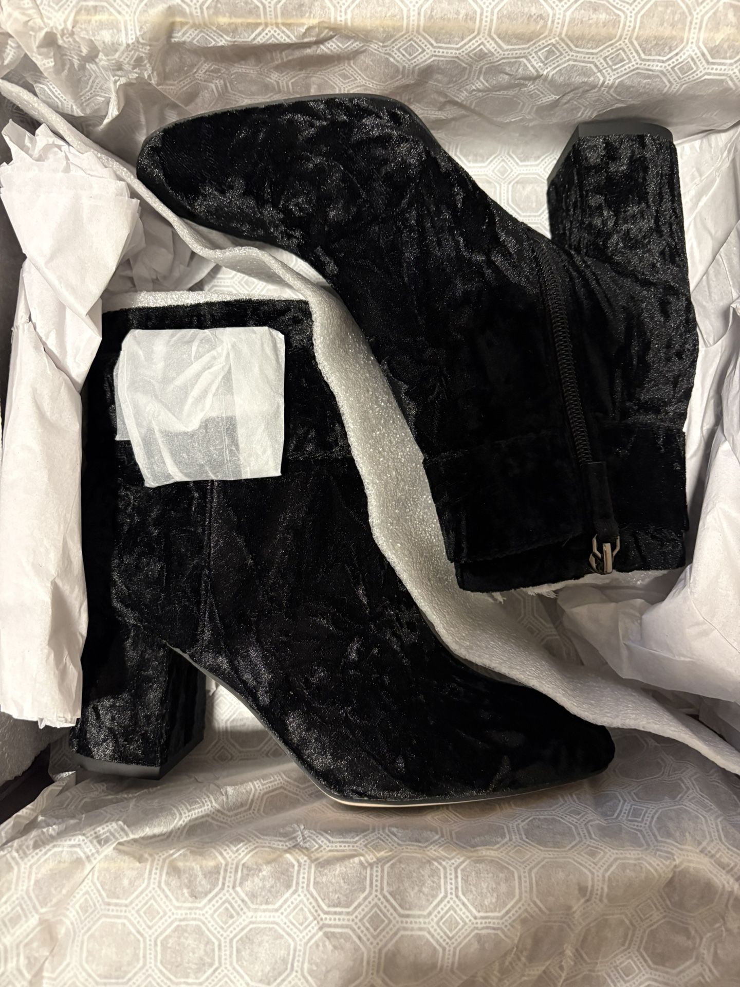 NIB Louise et Cie LL Babette Boots, Black crushed velvety, Size 6