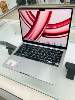 MacBook Air m3 8gb ram 256gb ssd