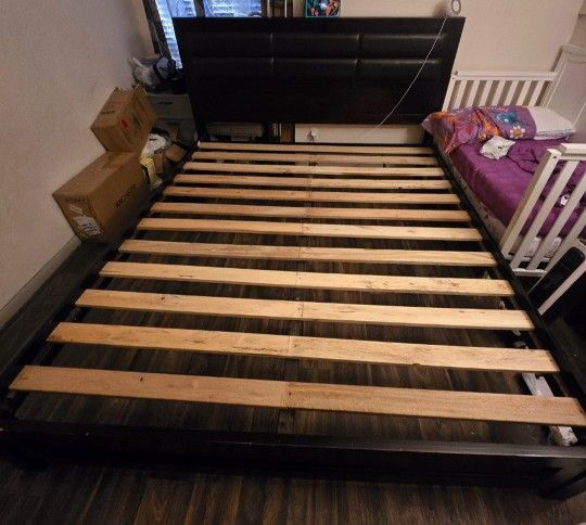 Cali King Bed