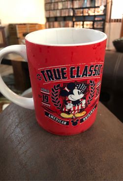 Disney True Classic Mickey Mouse Coffee Mug Cup Red Jerry Leigh