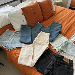 Women’s Levi Jeans 