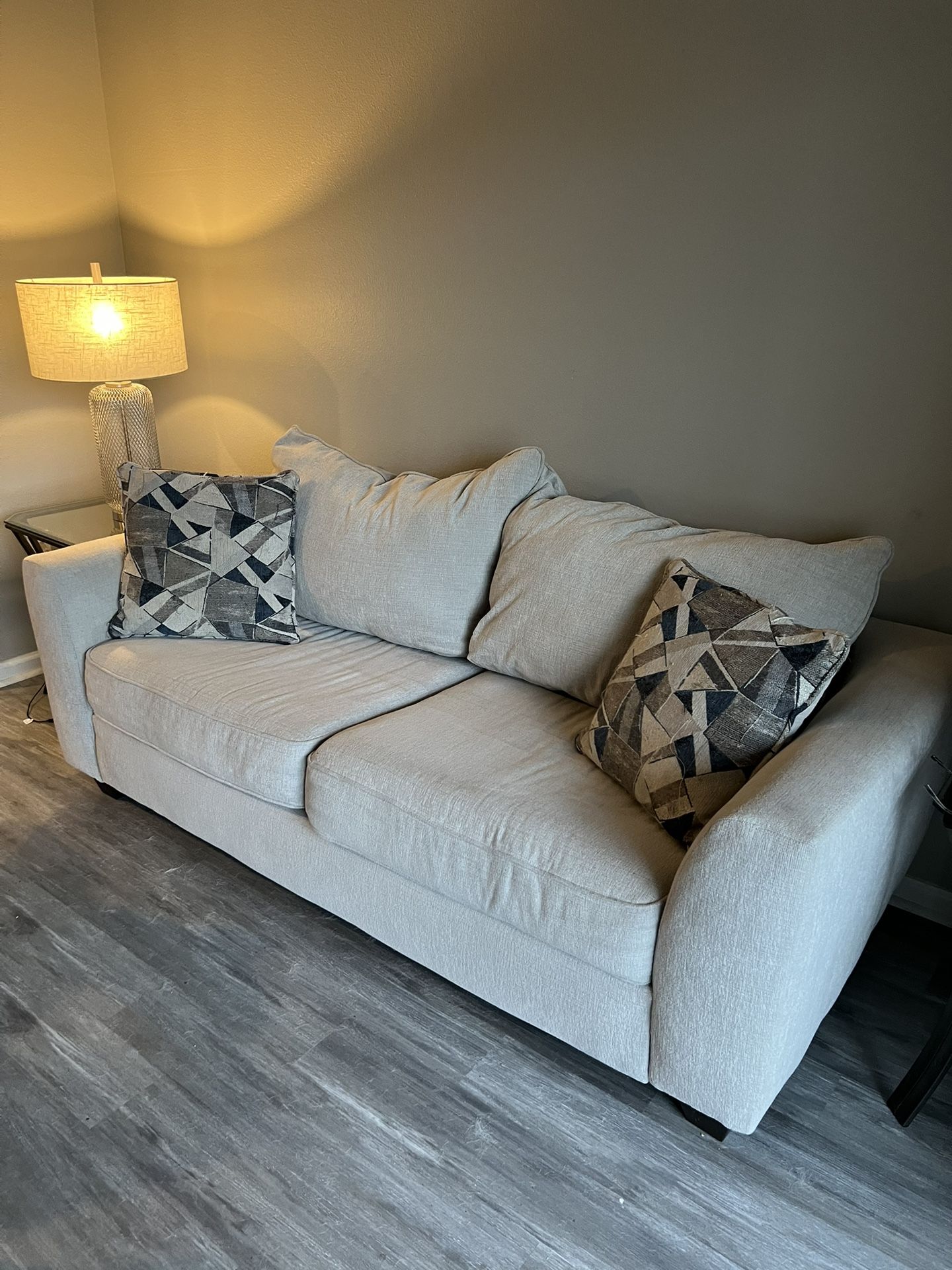 Sectional/love seat/2 End Tables With Lamps/Coffee Table