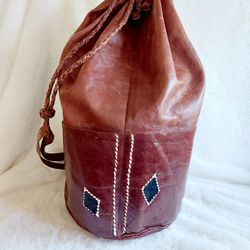 16" Soft Genuine Leather Backpack Satchel Shoulder Tote Hippy Hobo Hand Bag with Rope Straps and 4 Exterior Pockets. Pre-owned in excellent condition.