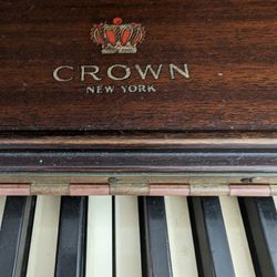 Upright Piano(Crown)