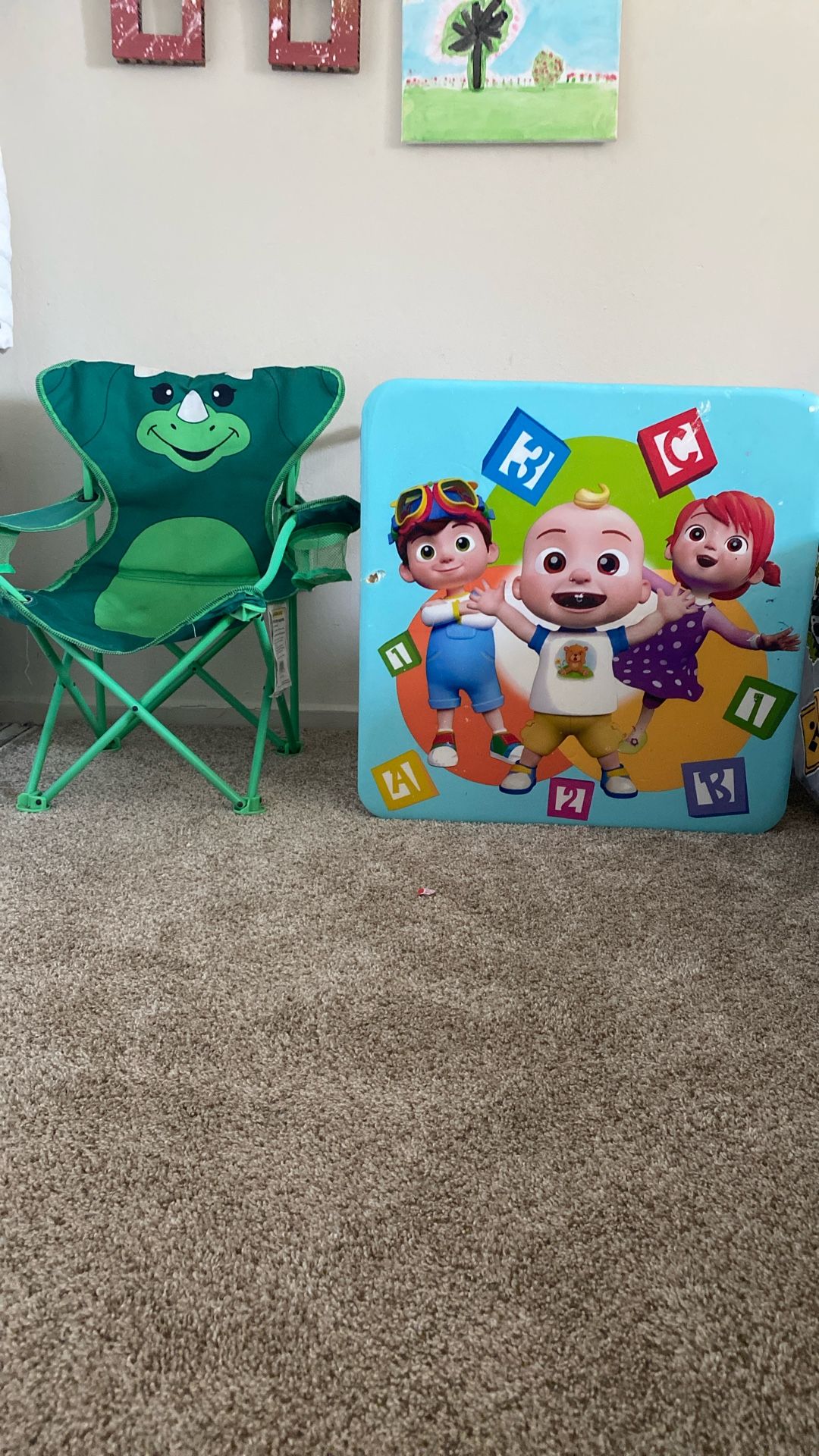 Cocomelom Table/dino Chair