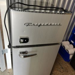 Mini Retro Frigidaire Fridge/Freezer