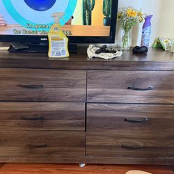 Dresser Brown 
