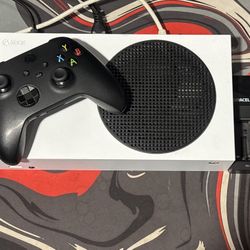 Xbox series S (Almacenamiento Extra. Ypilas Recargables)