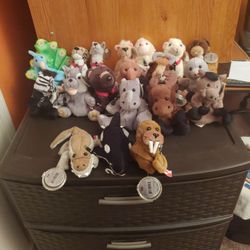 COCA COLA INTERNATIONAL BEANIE BABIES, LOT OF 19.