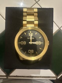 Nixon Black Face