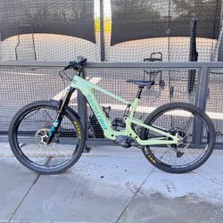Santa Cruz Heckler Carbon C (Large) - Like-New e-MTB - Only 458 Miles!