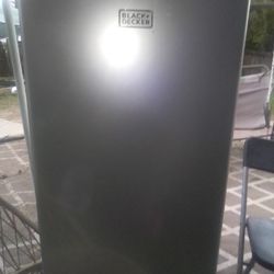 Mini Fridge With A Small Freezer Brand Black & Decker