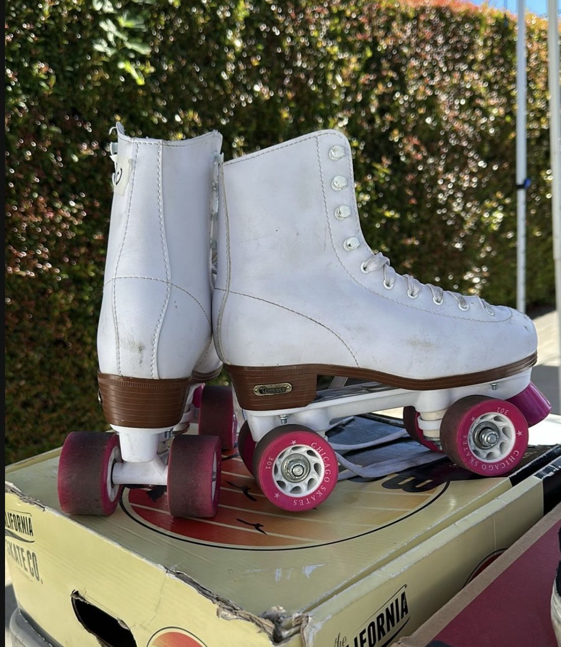 Chicago Brand Roller Skates - White Size 7 Run Big ( Fits 7.5-8)