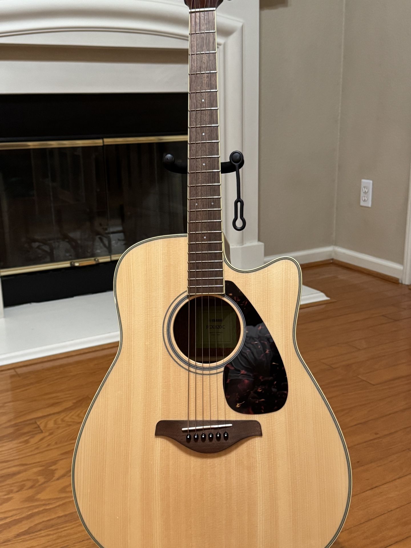 Yamaha FGX820C dreadnought cut away acoustic electric guitar