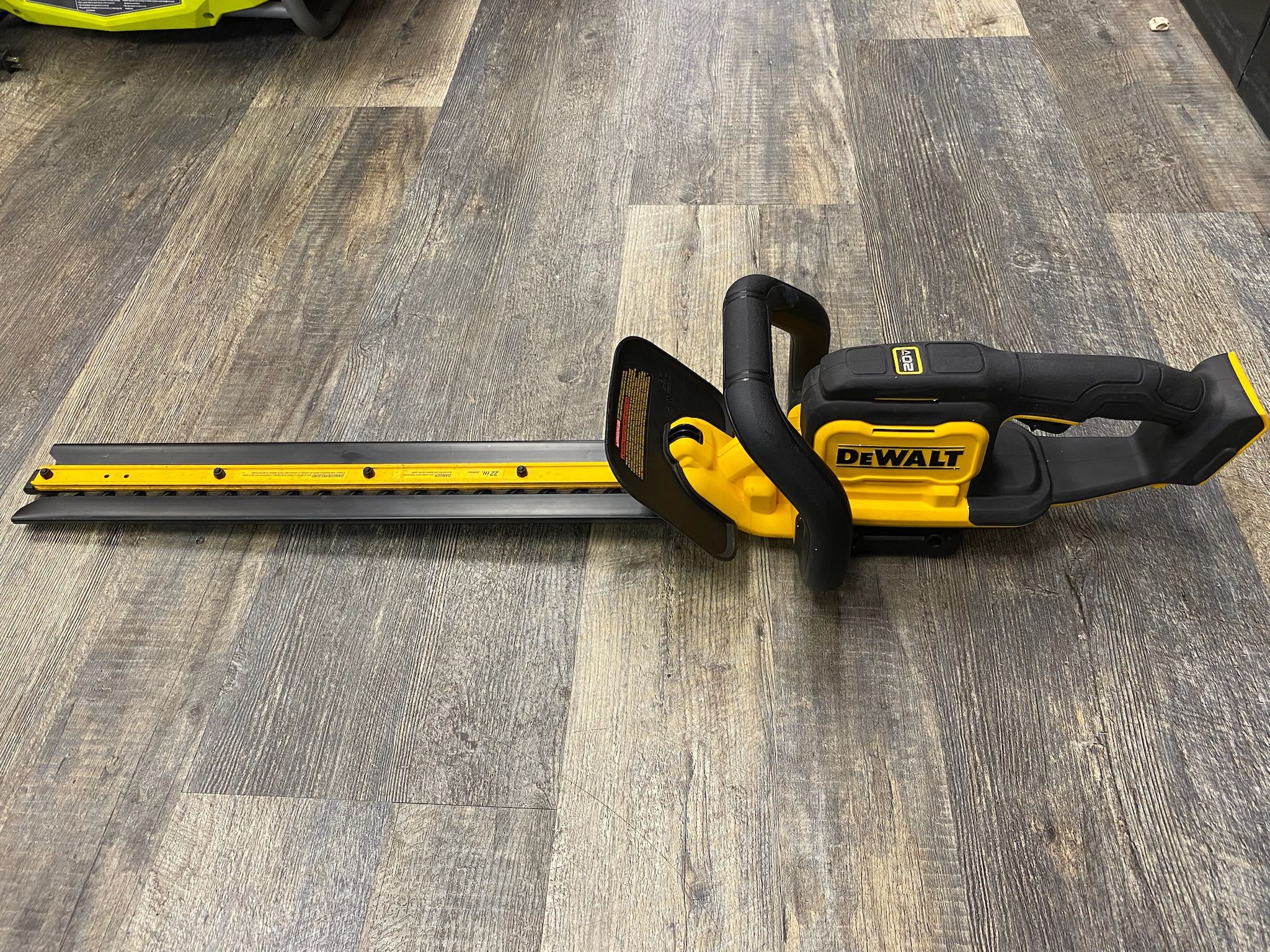 DEWALT DCHT821  20V MAX 22" Cordless Hedge Trimmer (Tool Only)