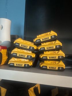 Baterías de 2 amperios $30 cada una