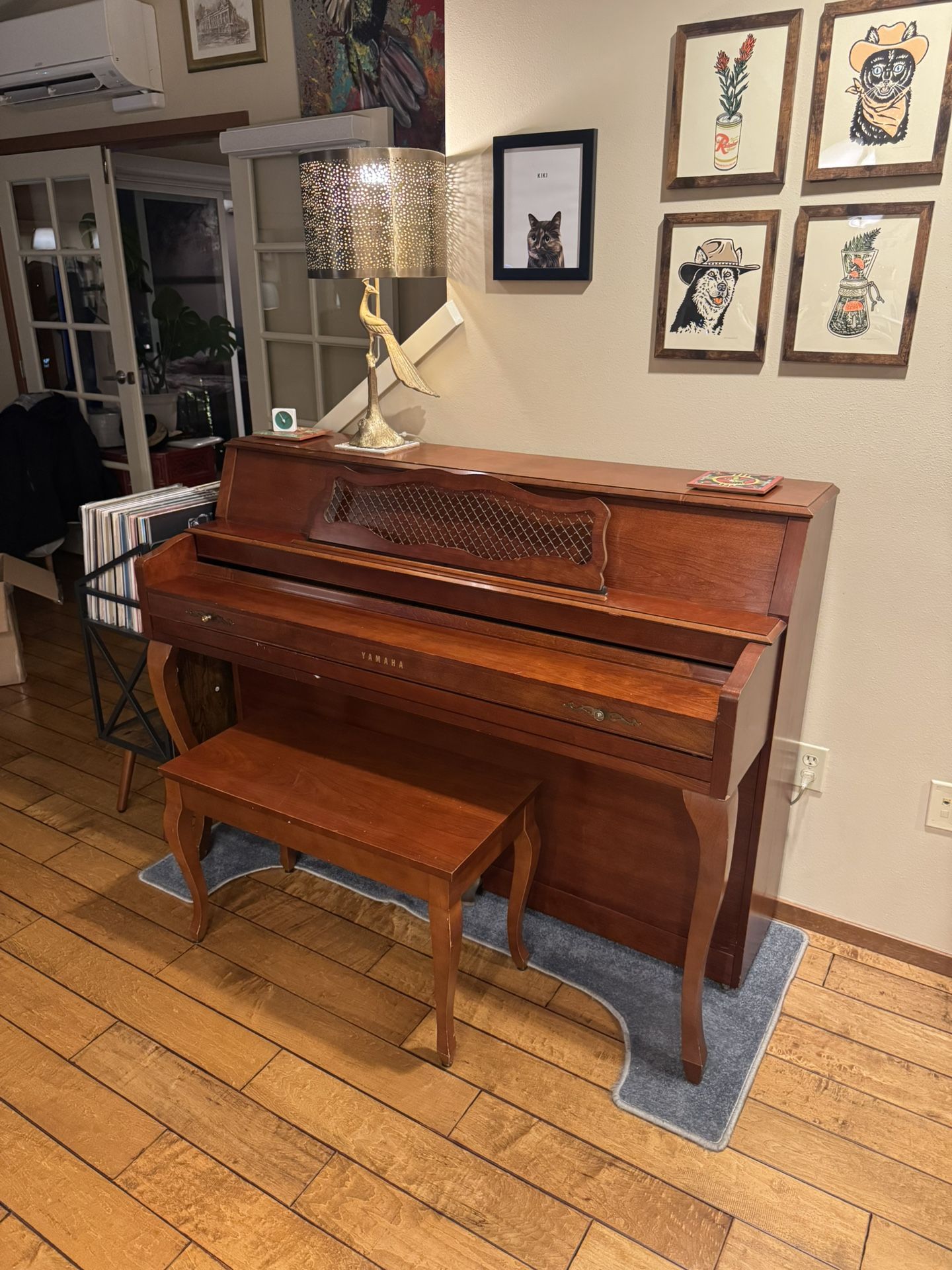 Yamaha M305 Upright Piano