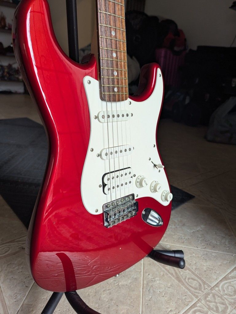 Fender Squier Affinity Stratocaster - Candy Apple Red