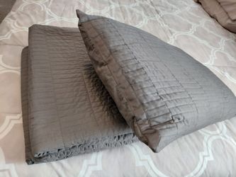 King Size Taupe Comforter Set with 2 Matching Shams – Excellent Condition