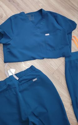 Figs Scrub Set