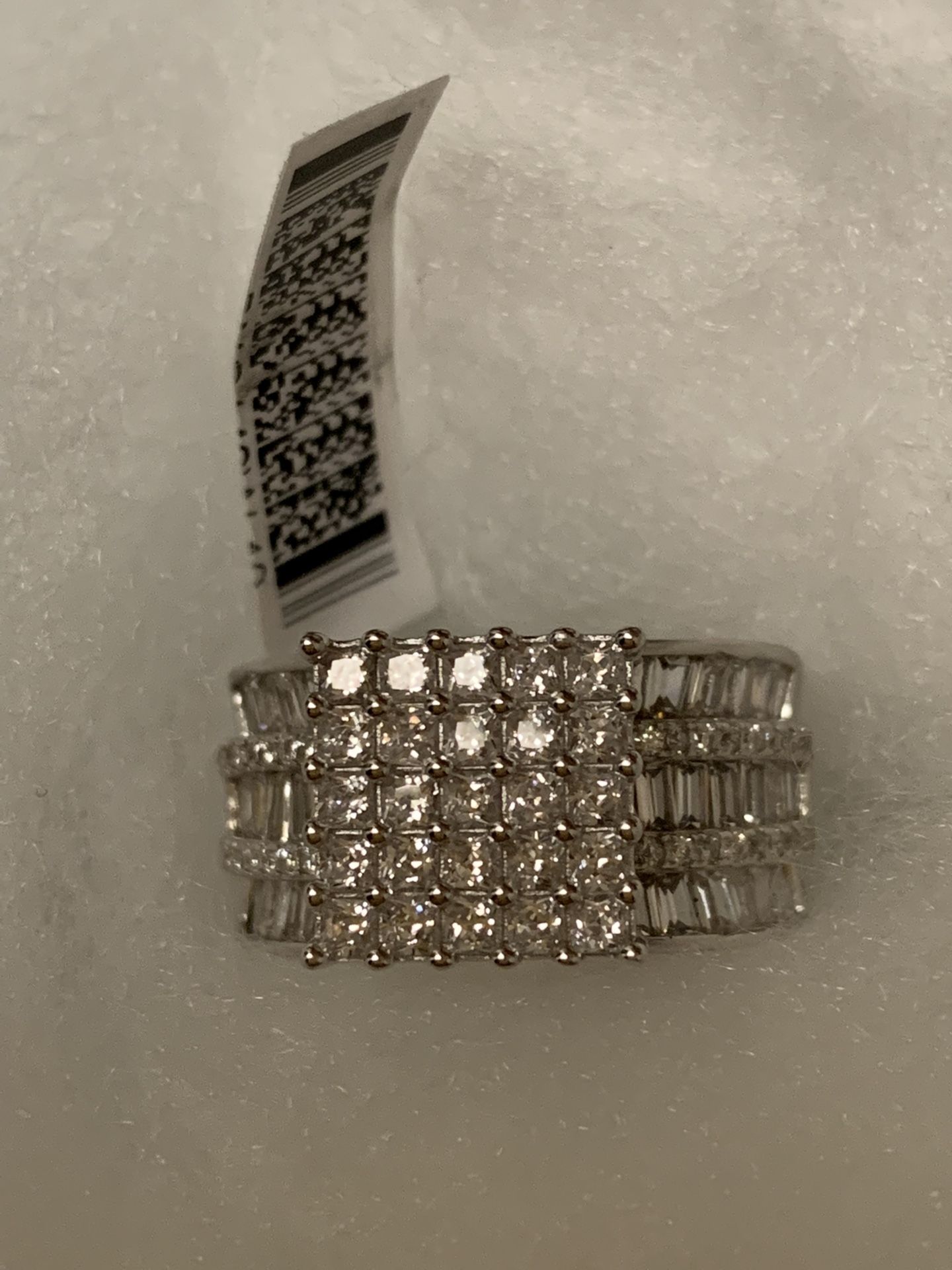 Diamond Simulant Ring NEW Ladies Size 10 - Silver