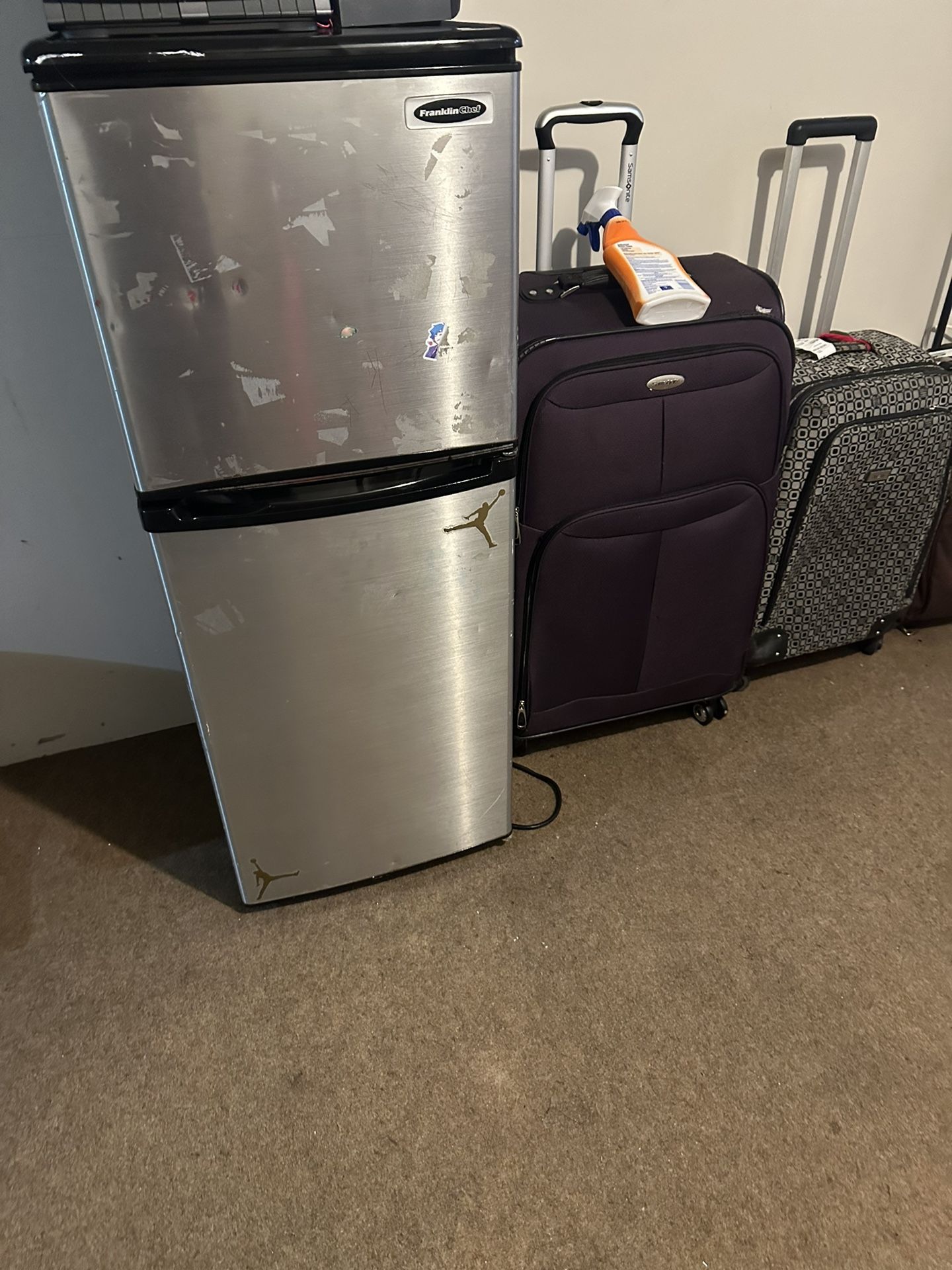 Mini Fridge Franklin Chef. for Sale in East Haven, CT OfferUp