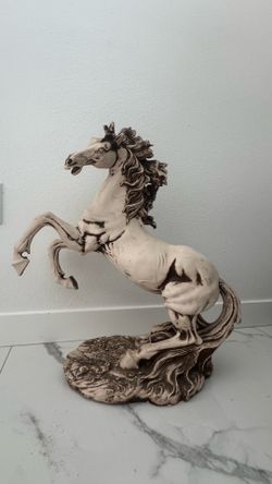 LARGE VINTAGE REARING HORSE STATUE – BEAUTIFUL HOME DECOR – 🐎
