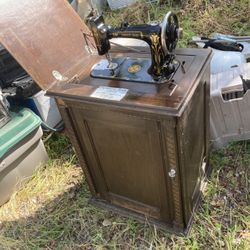 Damascus Grande Treadle See Machine