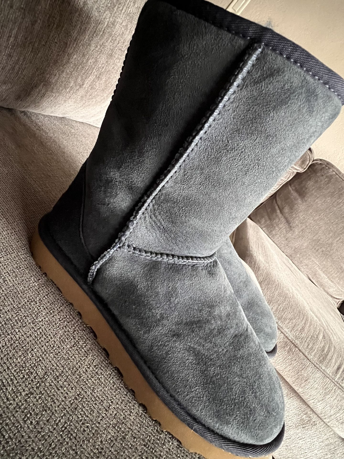 UGG CLASSIC SUEDE MID-LENGTH BOOTS - NAVY