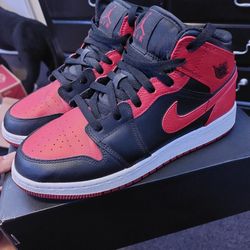 Jordan 1s MID (GS)