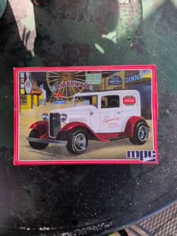 2021 Vintage MPC/Round2Models 1932 Coca Cola Ford Vicky Model Kit( #0919)
