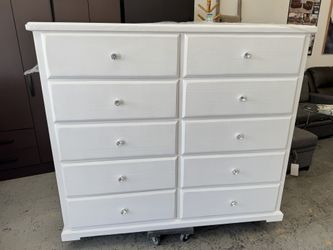 ‼️Pine Wood White 10 Drawer Dresser With Crystal Knobs ‼️