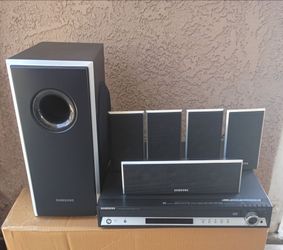 SAMSUNG DVD HOME THEATER SYSTEM HT Q70