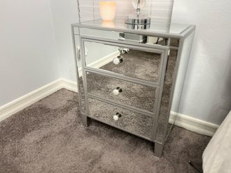 Yerington Mirrored 3 Drawer Nightstand Modern Design Bedside Table