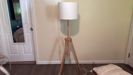 Standing Lamp (Beige Shade)