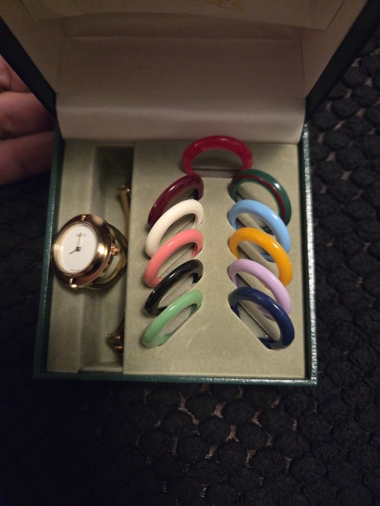 GUCCI Vintage INTERCHANGEABLE BEZEL WATCH