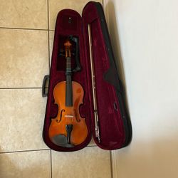 Full Size Violin With Case In Excellent Condition 