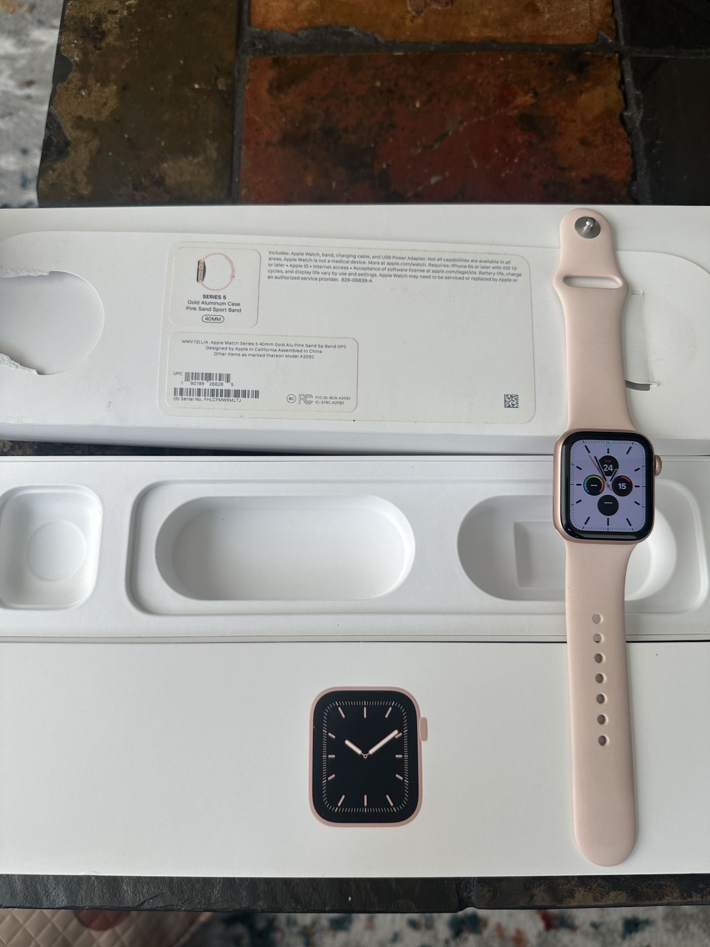 Apple Watch Series 5 Gold Aluminum 40mm