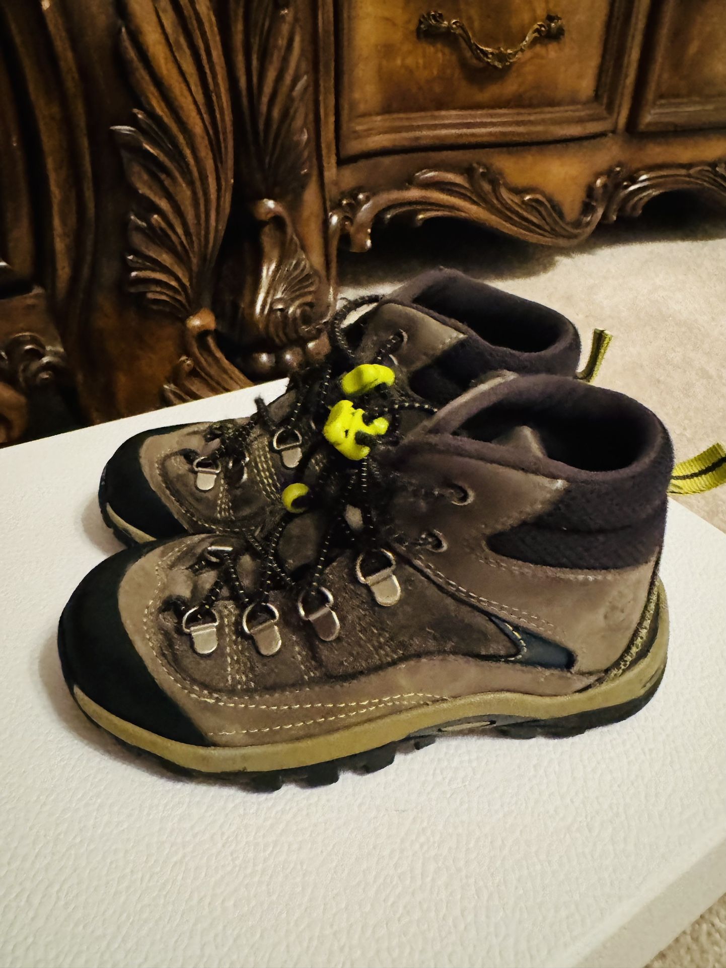 Timberland kids hiking boots size 11.5. Great condition.