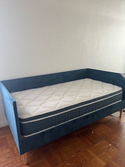 Free daybed (twin size)
