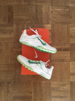 Nike Jana Star XO Sneakers