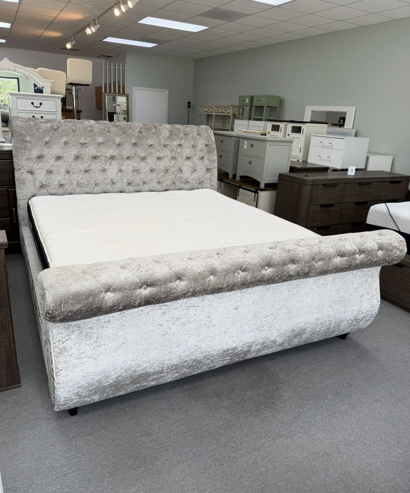 King bed (FREE 24H DELIVERY AND SETUP)