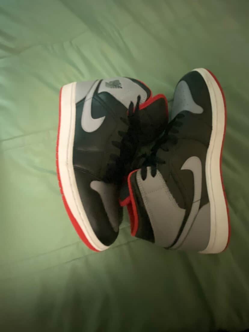 Jordan 1 Mids